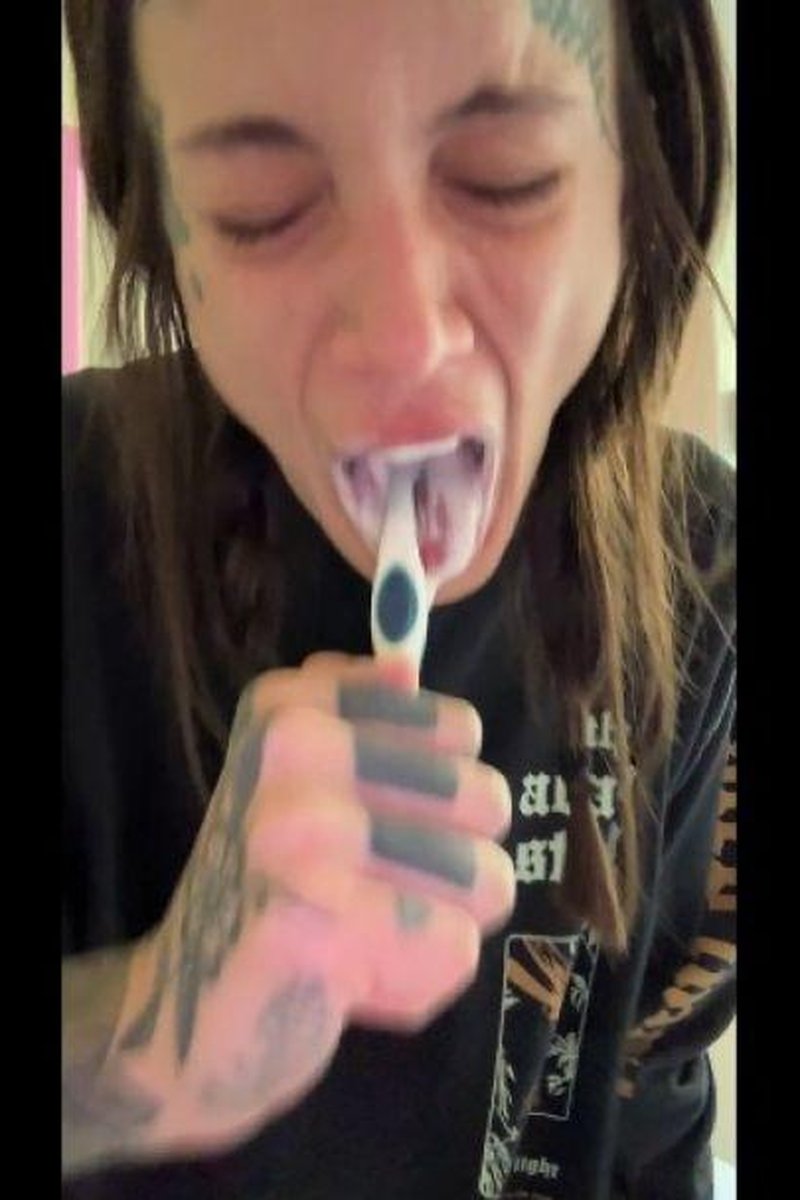 Intense Toothbrush Gag - Screenshot 1 of 4 - Babes