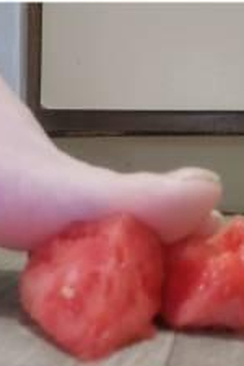 Squishing - Screenshot 1 of 4 - Foot Fetish