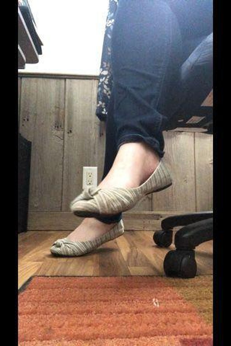 Flat Dangle - Screenshot 1 of 4 - Dirty Shoe