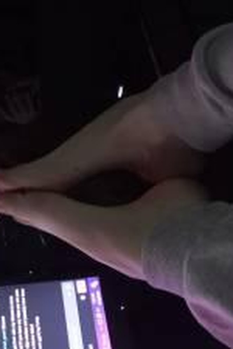 Bare Feet - Screenshot 1 of 4 - Bare Face