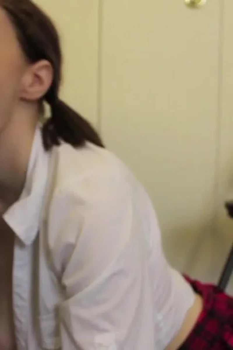 Extra Credit - Screenshot 1 of 4 - Blowjob