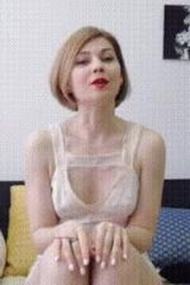 TP-iwantclipsrussianseductress-russian-wife-makes-you-wear-chastity