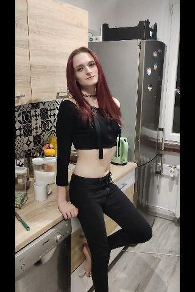 Ania Kichen Teasing - Screenshot 1 of 4 - Nipple Play