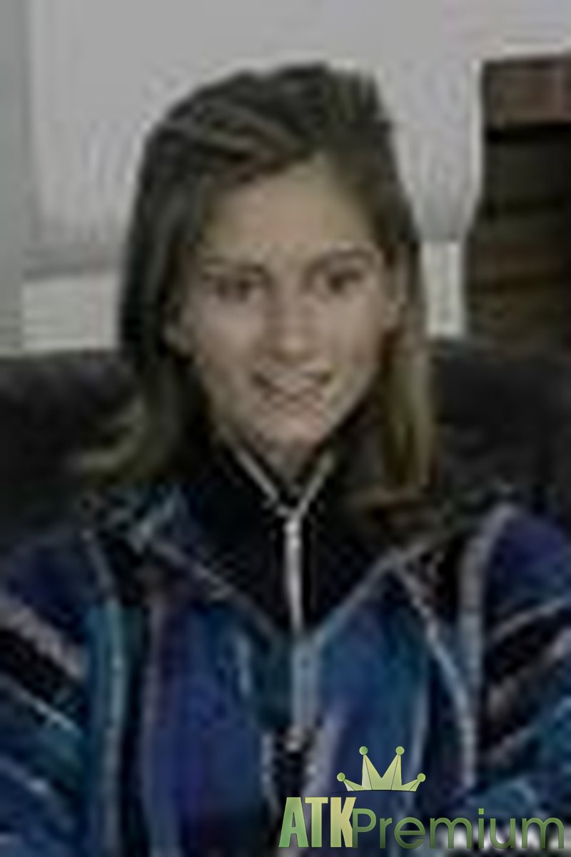 Mona - Interview - Screenshot 1 of 4 - Mona Mon018