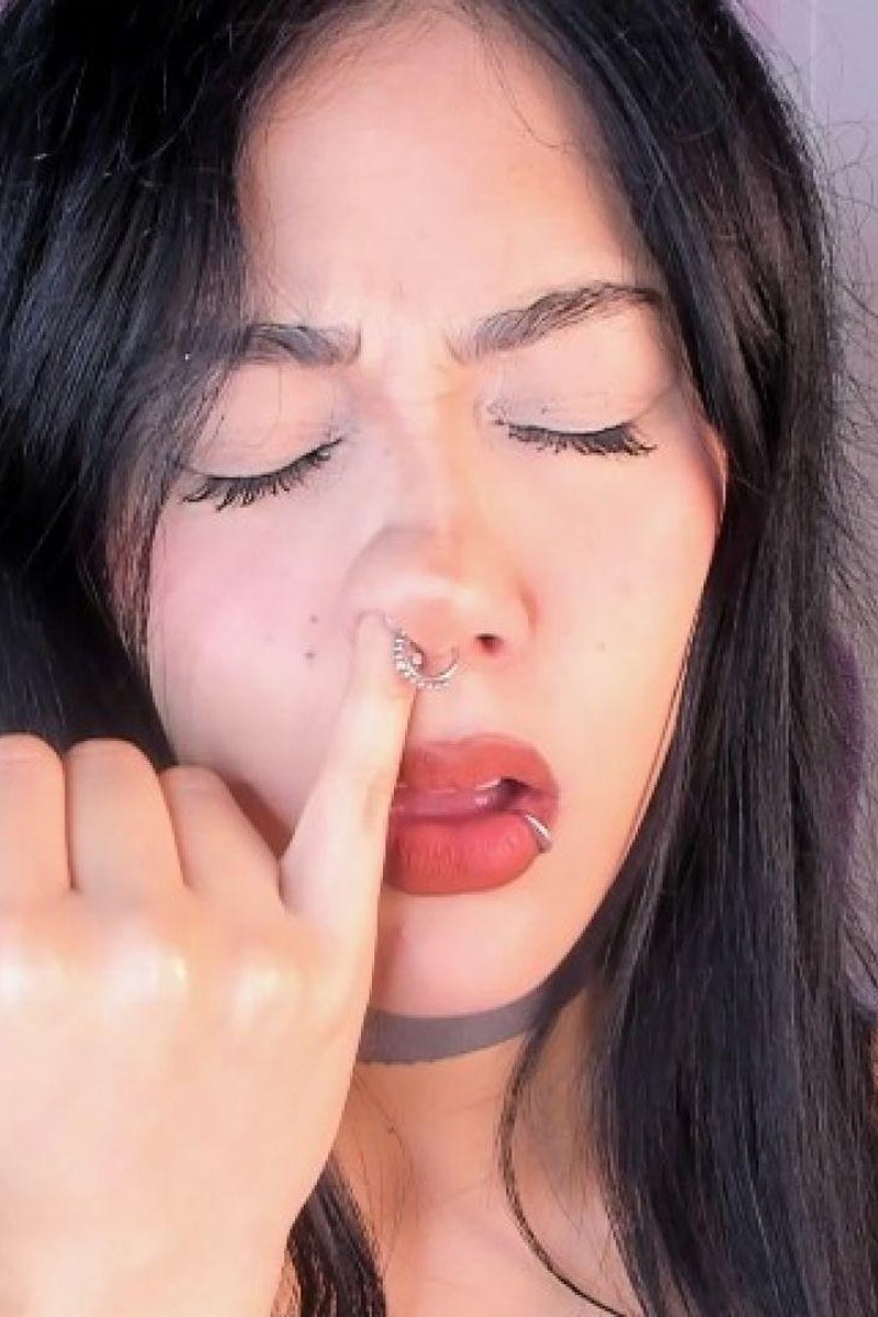 Nose Picking Extended - Screenshot 1 of 4 - Close Up