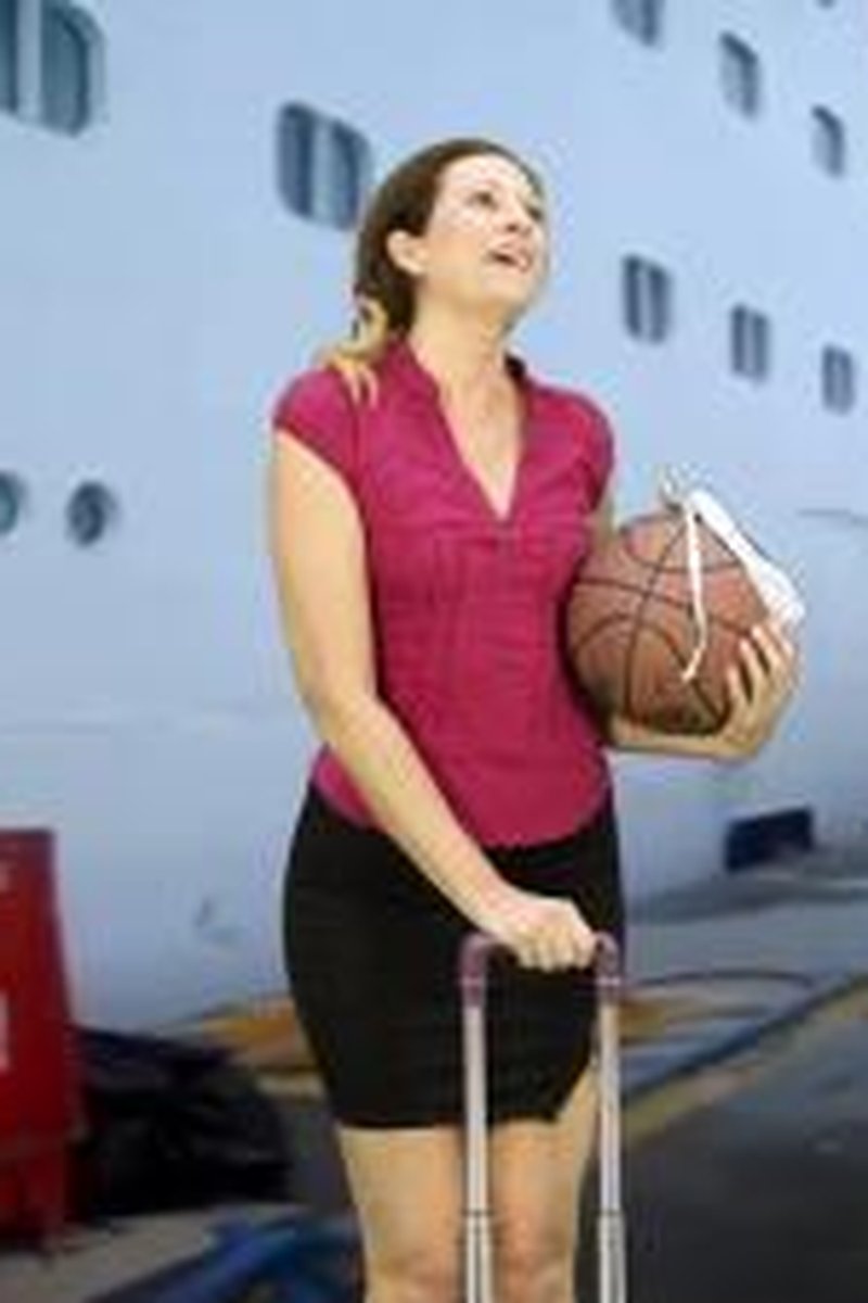 Castaway Roxy - Screenshot 1 of 4 - Clothes Destruction