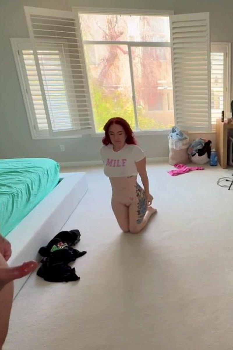 Caught The Roommate Peeping - Screenshot 1 of 4 - 69