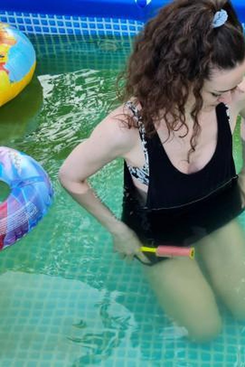 Pool Cleaning - Screenshot 1 of 4 - Inflatable Blow Fetish