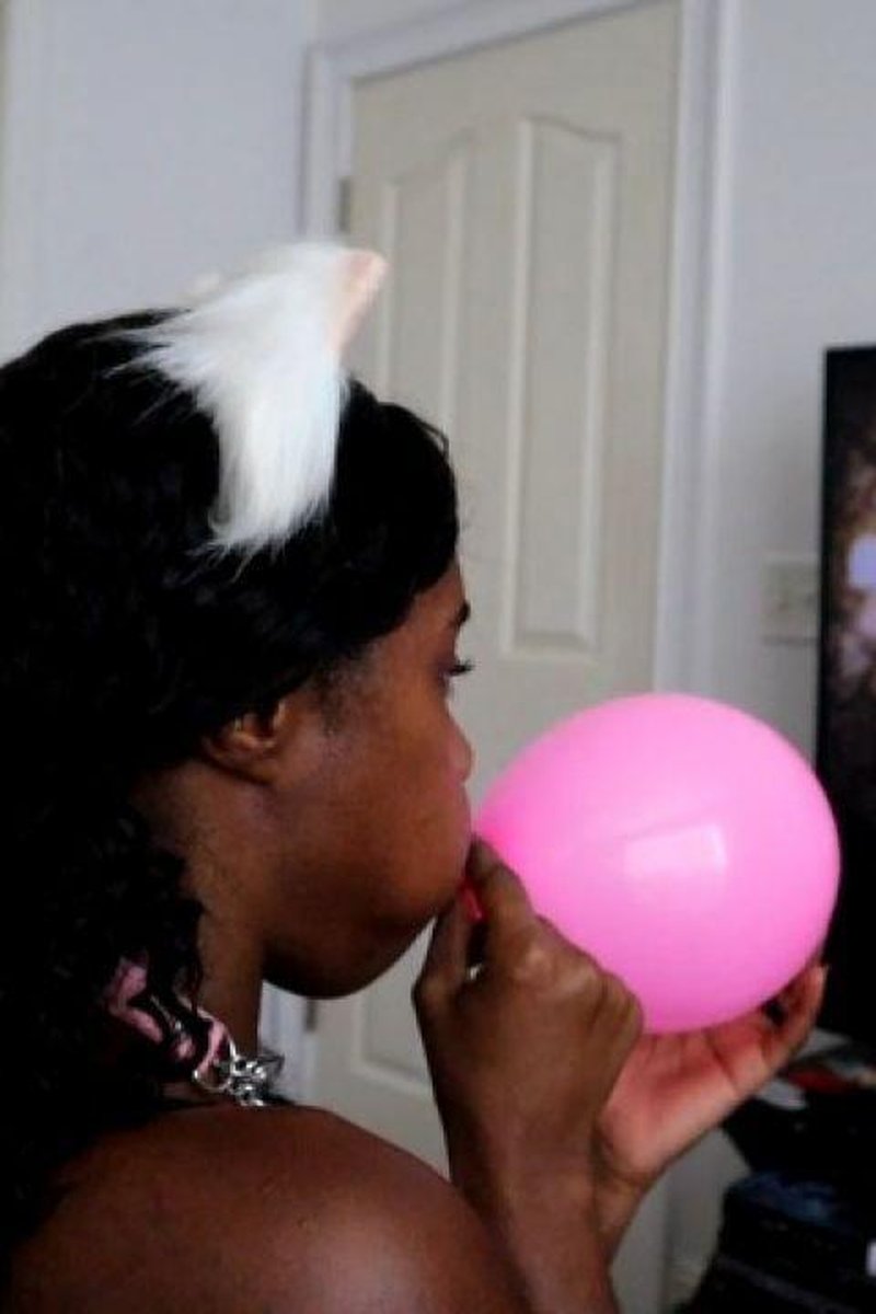 Balloon Blowing #2 - Screenshot 1 of 4 - Balloon Fetish