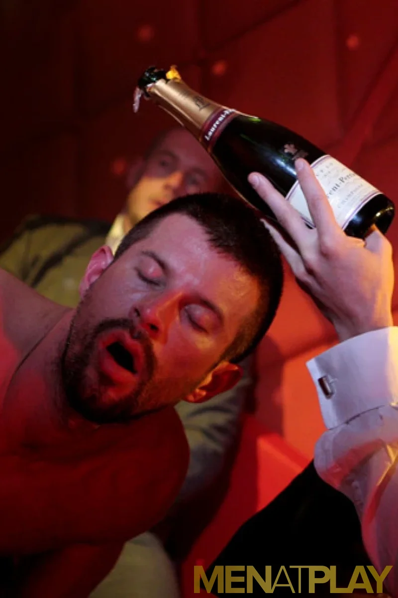 Tease - Screenshot 1 of 4 - Group Sex