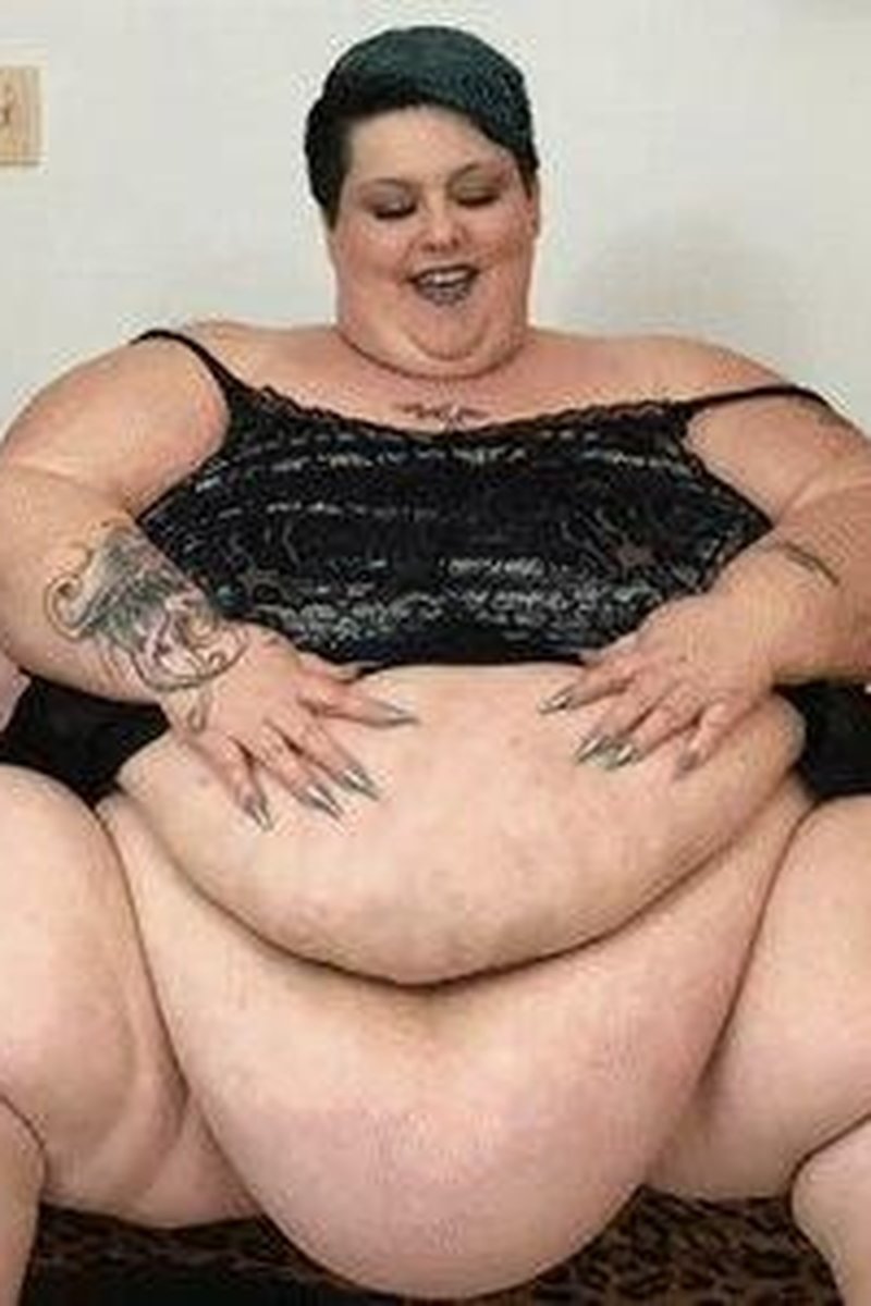 POV Squashing Weightgain Chat *Wmv* - Screenshot 1 of 4 - Domination
