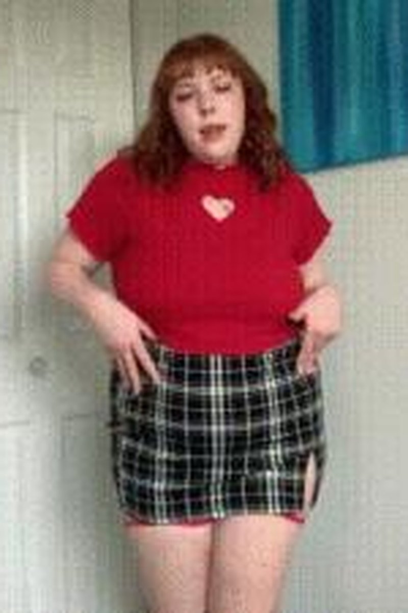 BBW Redhead Striptease - Screenshot 1 of 4 - BBW