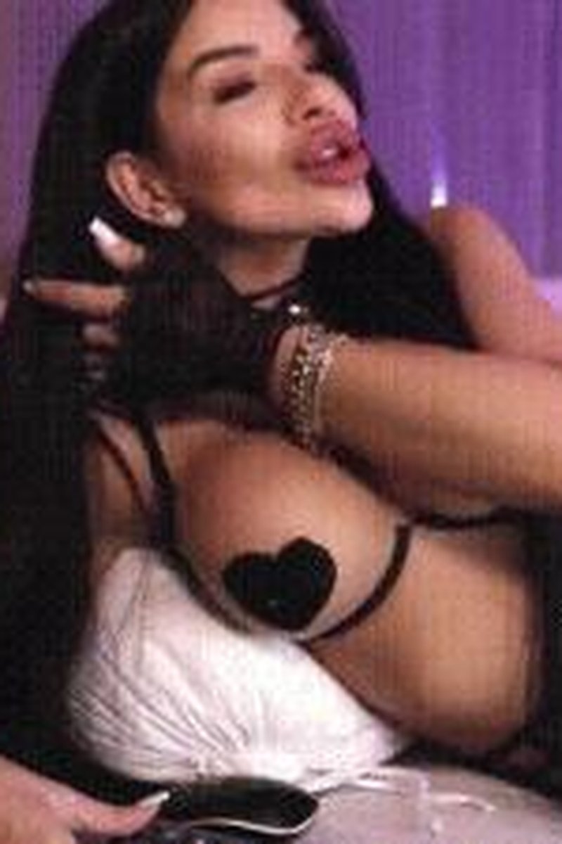 Classy Elegant Teasing - Screenshot 1 of 4 - Breast Play