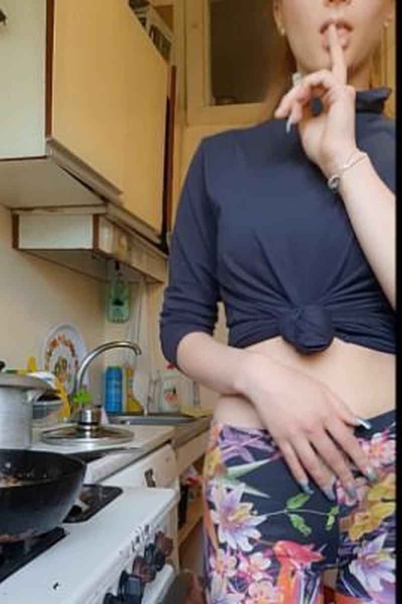 Kitchen Dance - Screenshot 1 of 4 - Dancer