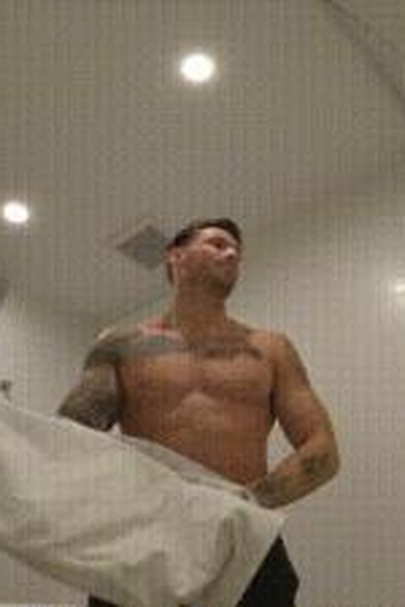Phil Shower - Screenshot 1 of 4 - Foot Fetish