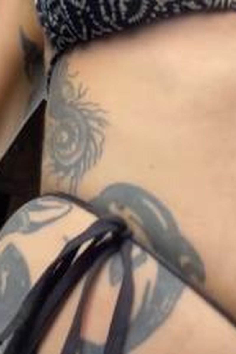 Huge Swollen Belly: Watch It Grow Enormous - Screenshot 1 of 4 - Belly Admiration
