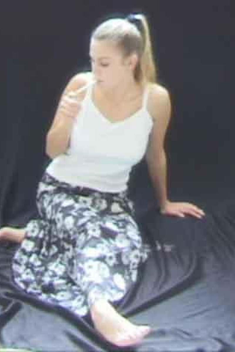 Dee 1 - Screenshot 1 of 4 - Spanking