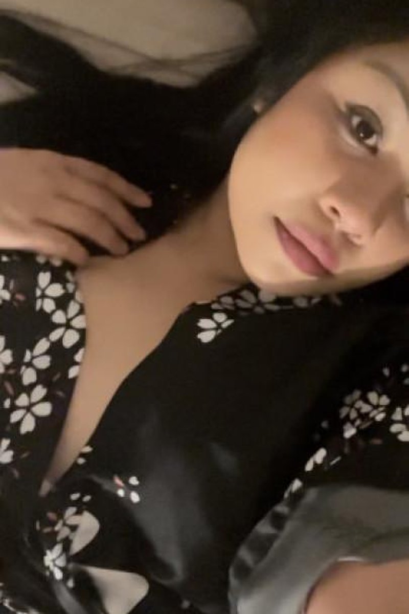 Nighttime Titty Flash - Screenshot 1 of 4 - Asian
