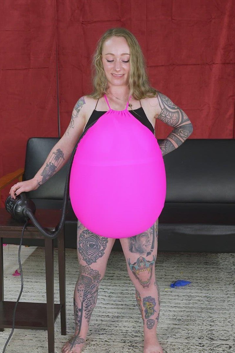 Jaiden Stuffing Multiple Balloons - Screenshot 1 of 4 - Balloonfetish