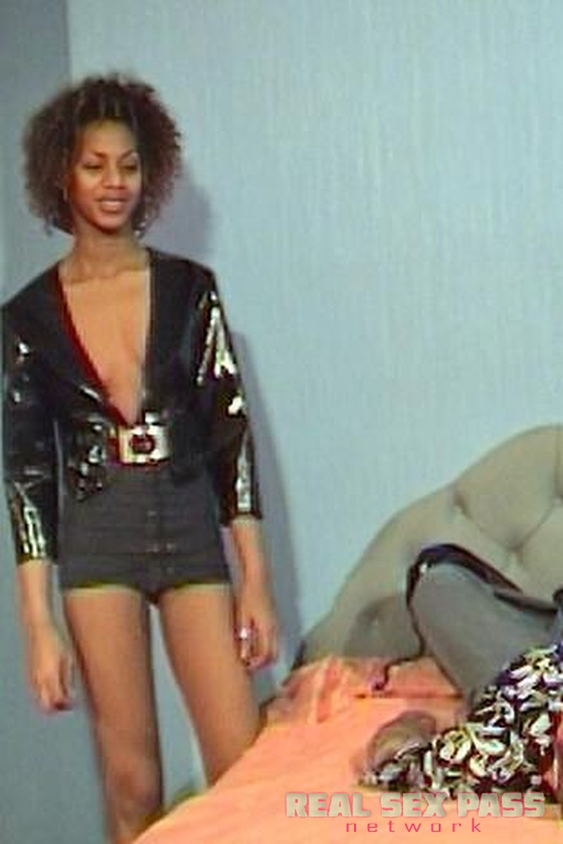 Ebonies Domination - Screenshot 1 of 4 - Boots