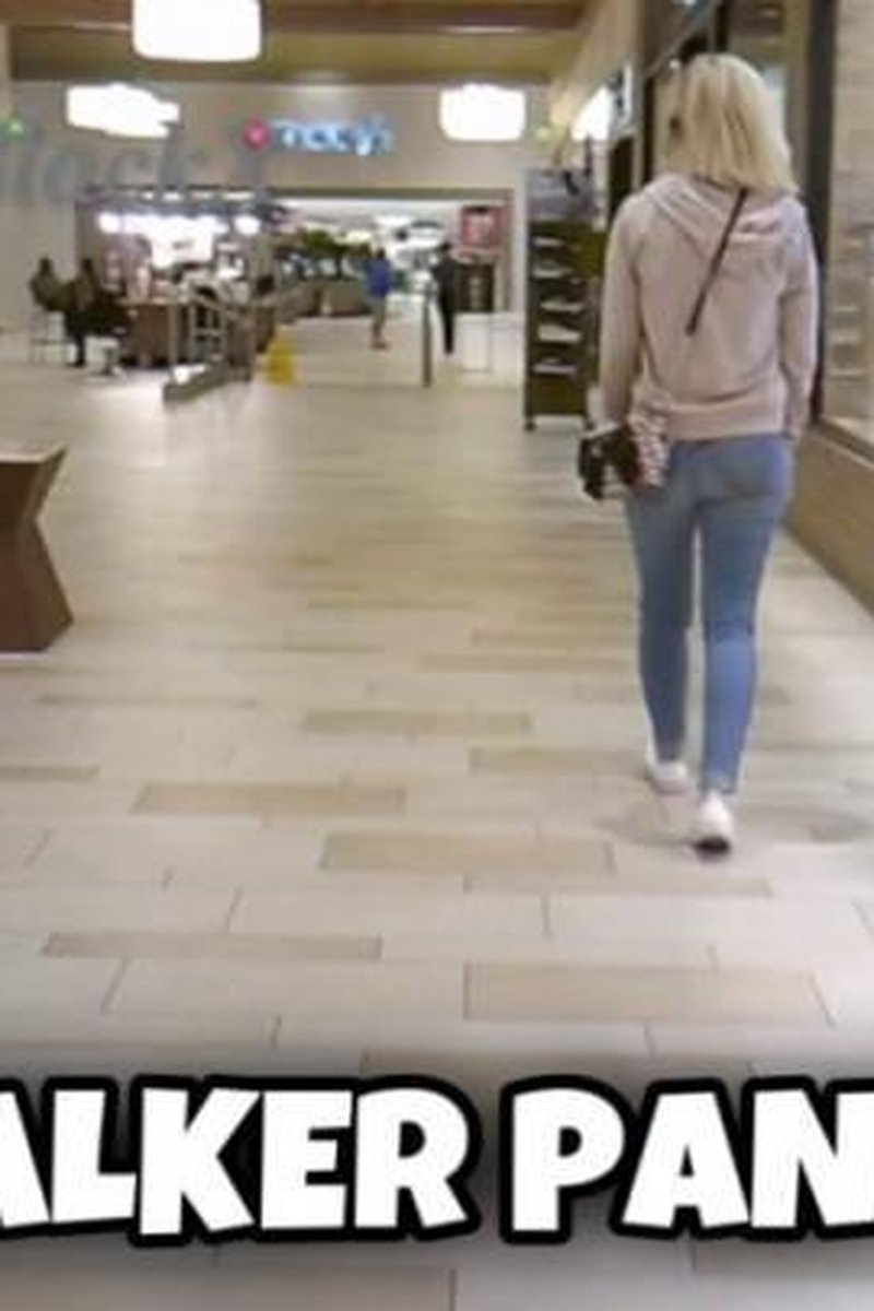 Stalked & Pantsed In Public - Screenshot 1 of 4 - Caught