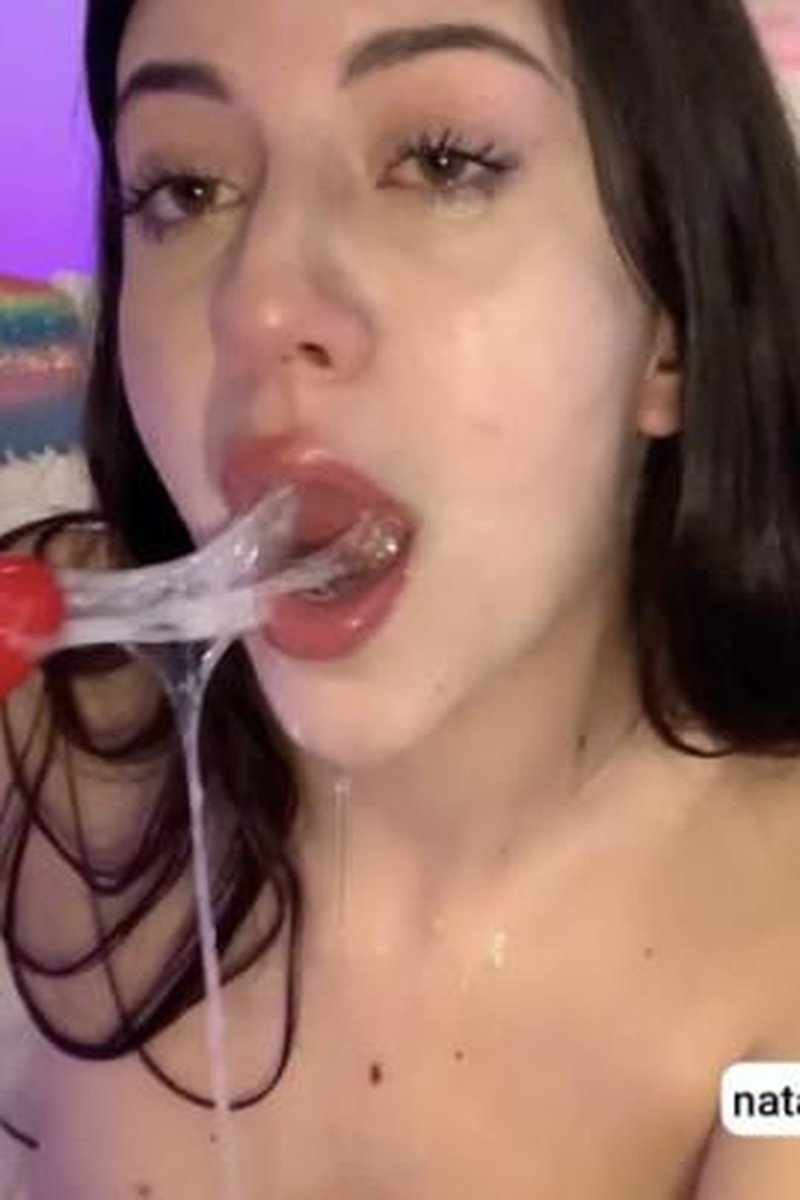 Deepthroat Training - Screenshot 1 of 4 - Babes
