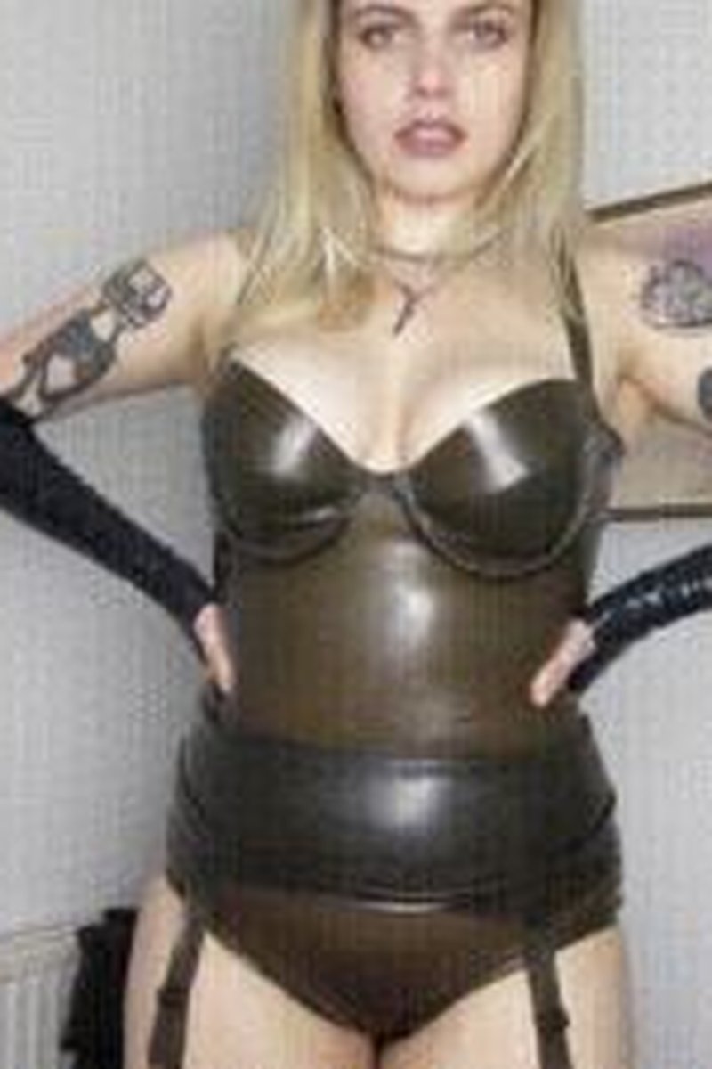 Latex Lover - Screenshot 1 of 4 - Femdom