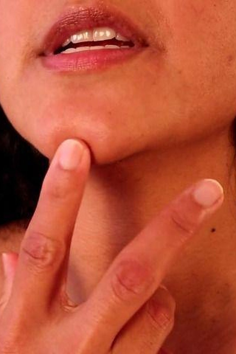 Chin Obsessed - Screenshot 1 of 4 - Body Worship
