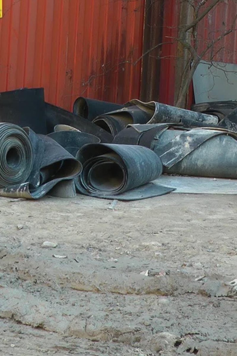 2 Cocks Outdoor - Screenshot 1 of 4 - Blowjob