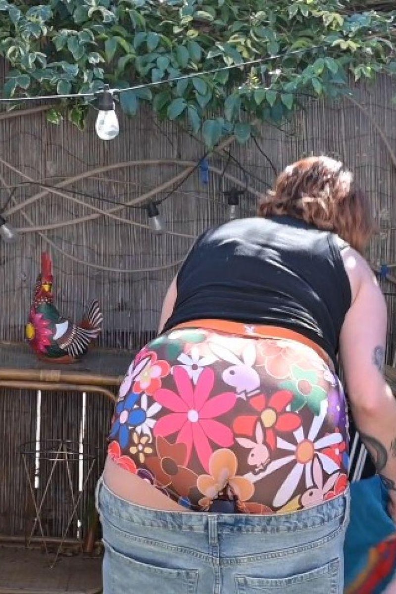 Sagging Pants Outside - Screenshot 1 of 4 - Ass Worship