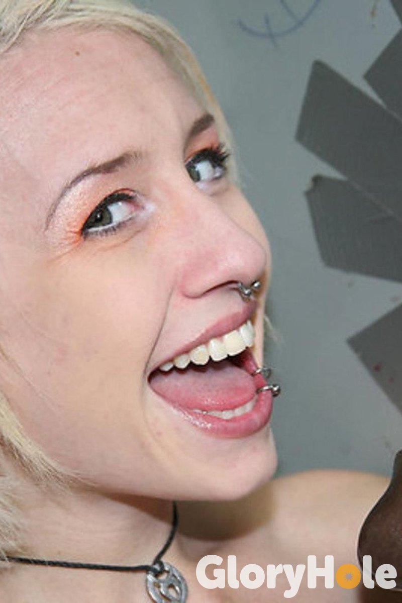 Proxy Paige - Screenshot 1 of 4 - Blond Hair