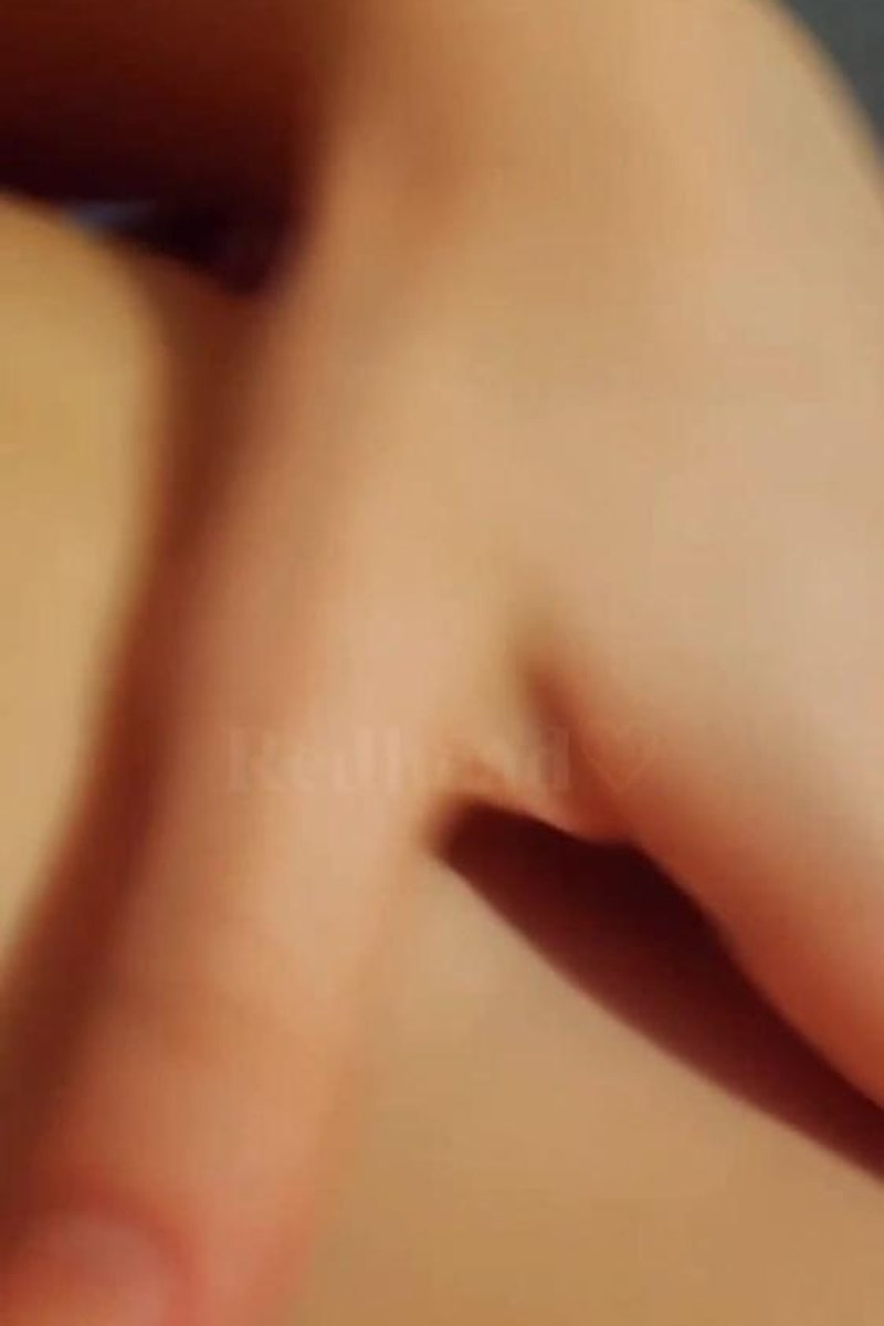 Redhead - Screenshot 1 of 4 - Babes