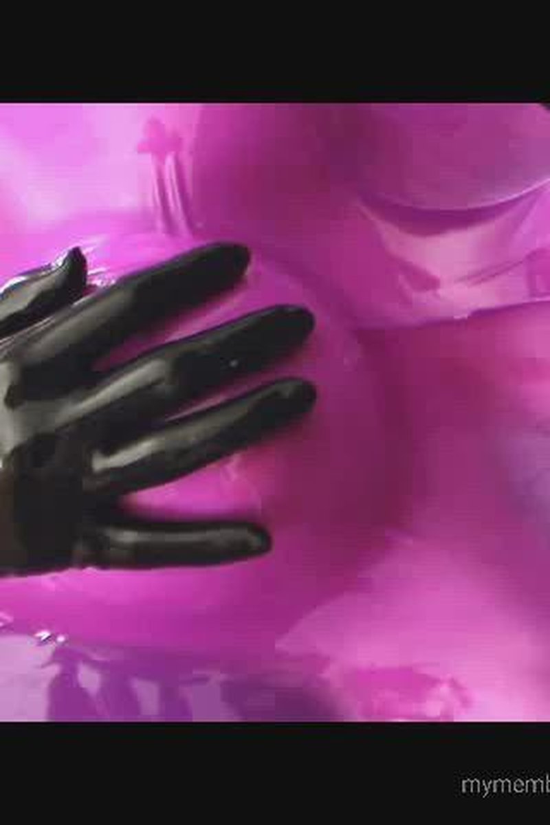 Vacbed - PT1 - Screenshot 1 of 4 - Latex Lucy