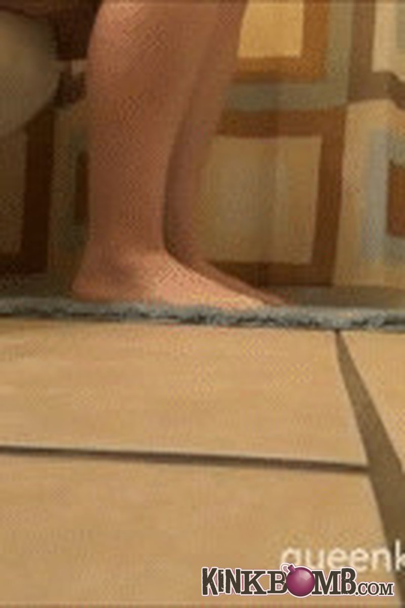 Queen Kitty: Nonstop Plops - Screenshot 1 of 4 - Dehuminization