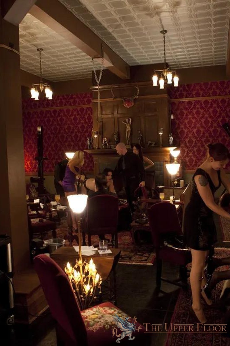 Topless Tapas - Screenshot 1 of 4 - Anal