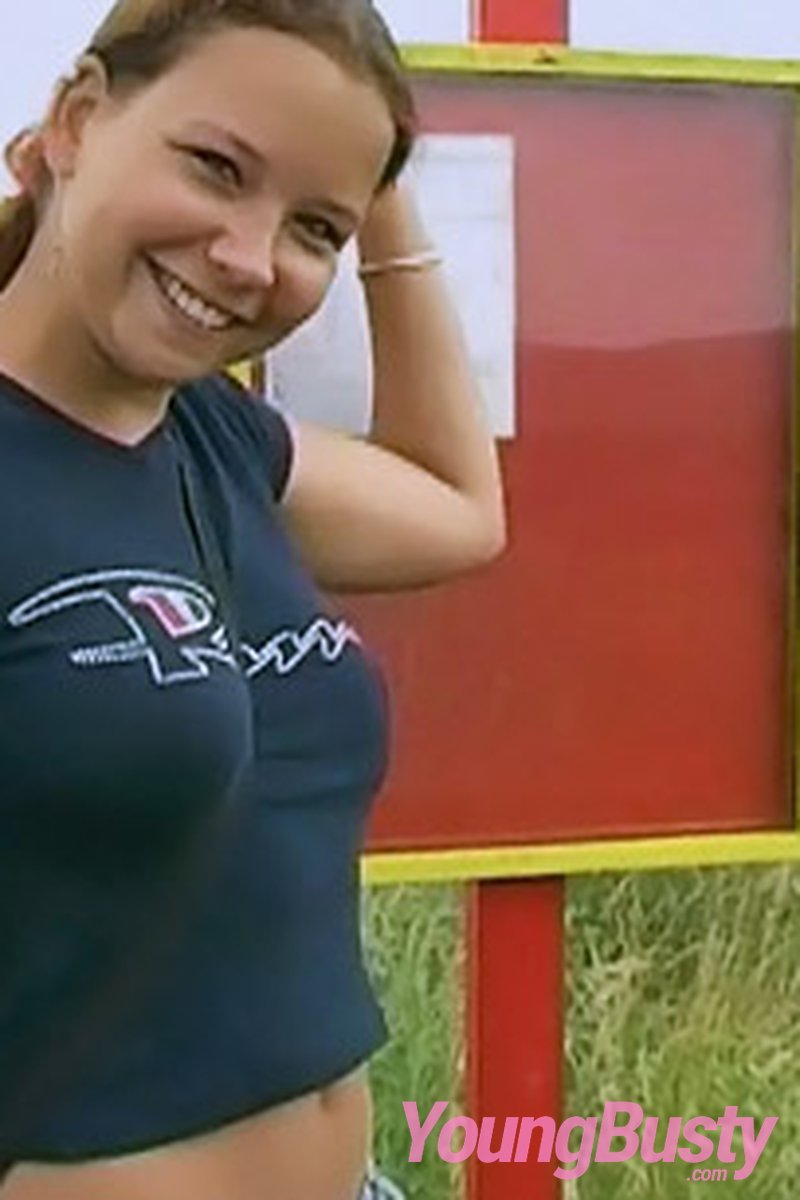 Carolina - Screenshot 1 of 4 - Brown Hair
