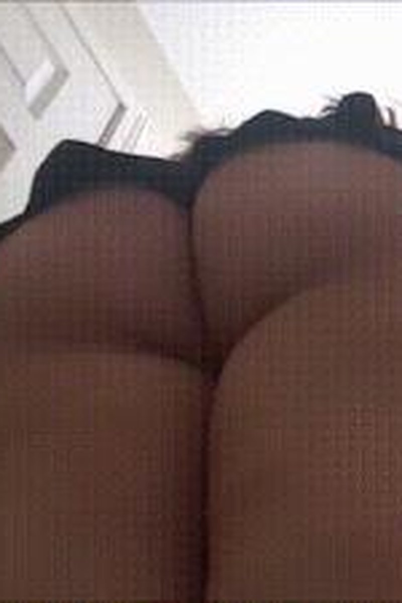 Upskirt: Getting Ready - Screenshot 1 of 4 - Amateur