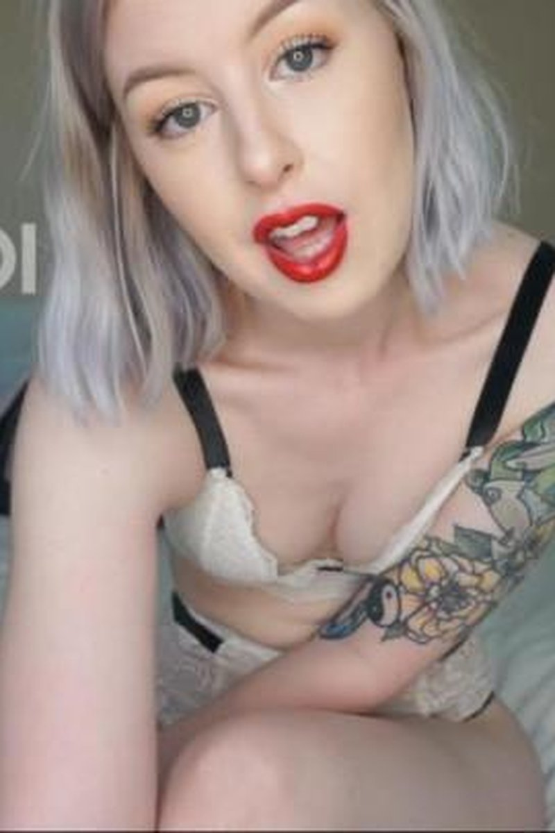 Red Lips JOI - Screenshot 1 of 4 - Blonde Hair (Female)