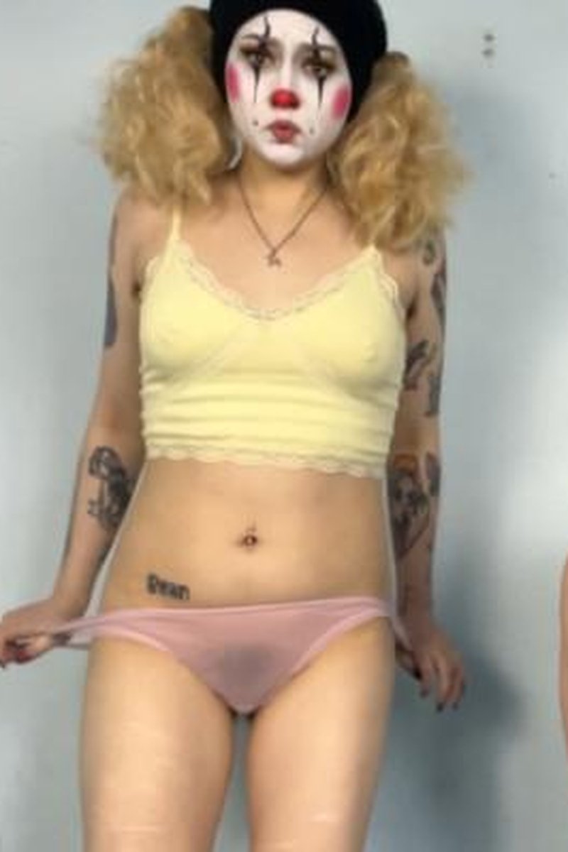 Piss Fest - Screenshot 1 of 4 - Cosplay