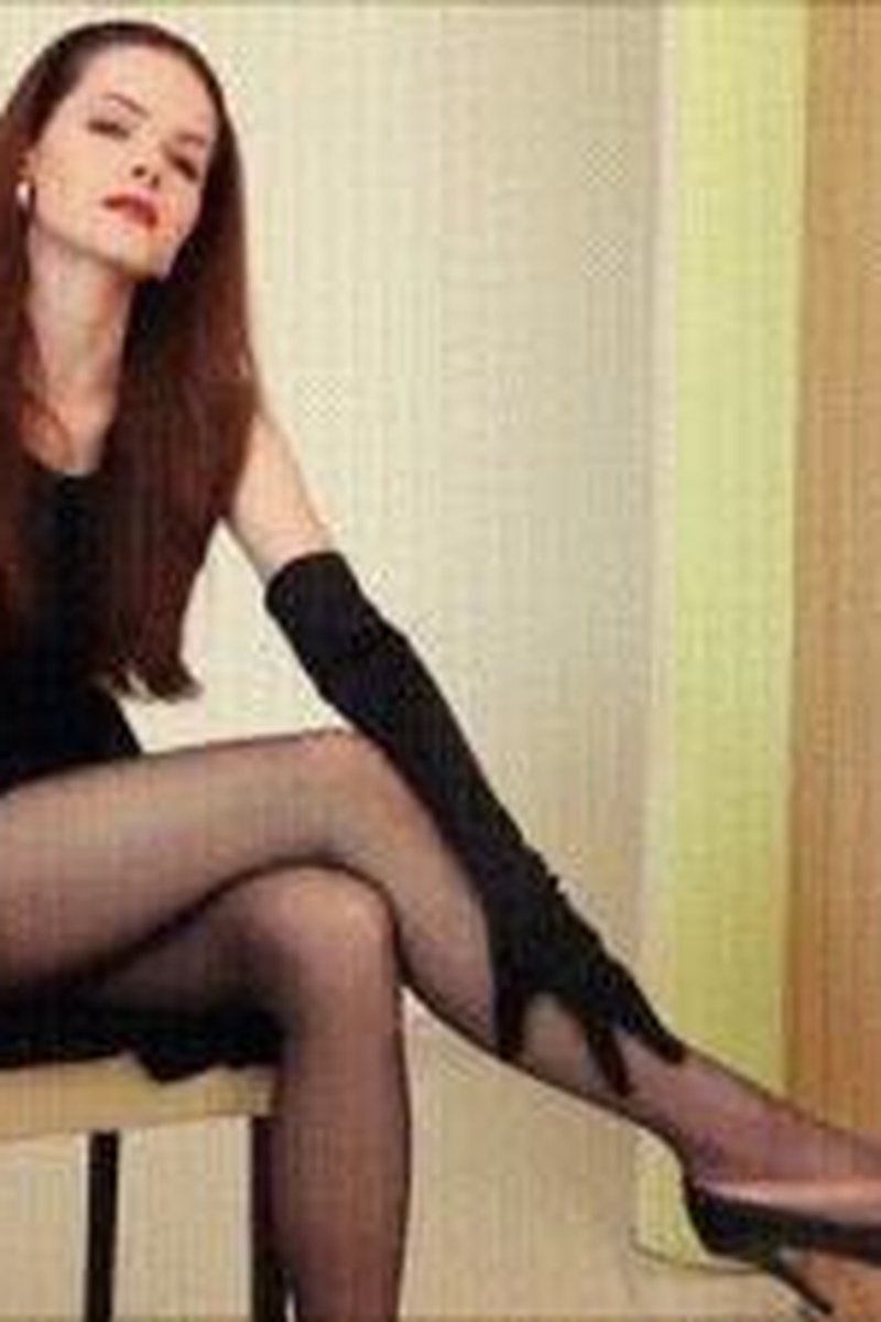 Seductive Suspect - Screenshot 1 of 4 - Black Widow