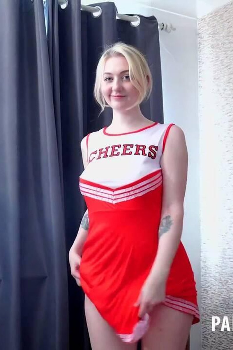 Em Yang - Screenshot 1 of 4 - Bedroom