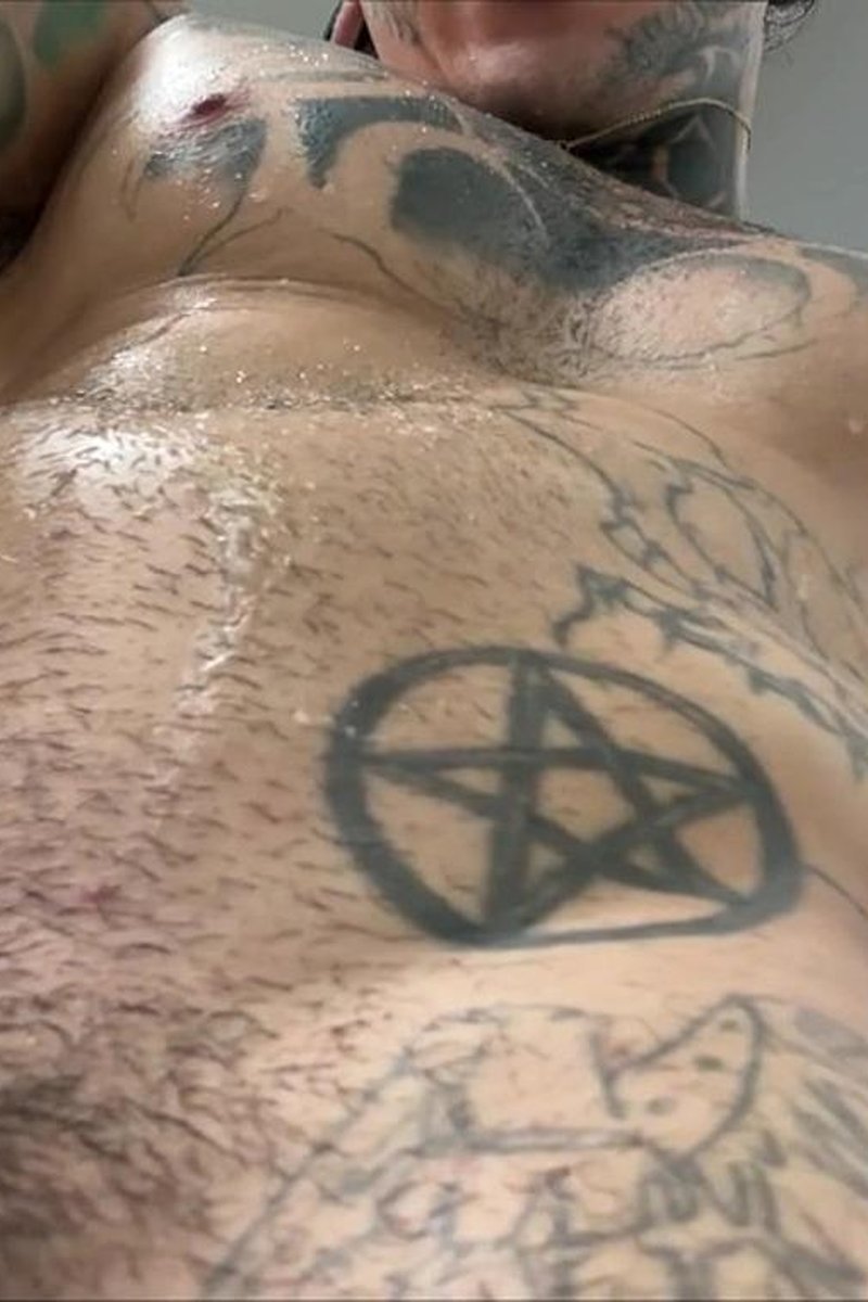 Giant Demon Devours Tiny Human - Screenshot 1 of 4 - Fetish