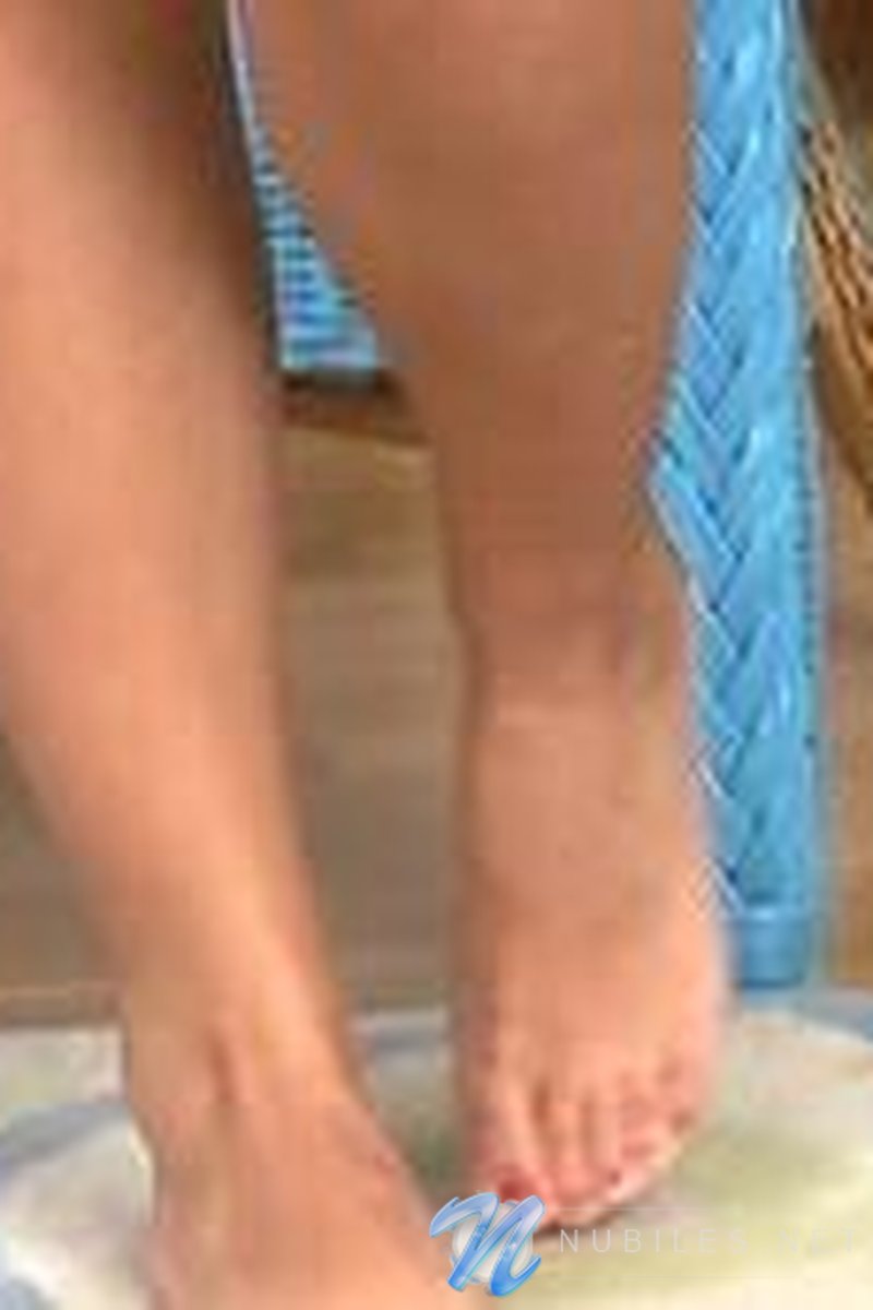 Bluedots - Screenshot 1 of 4 - Blond Hair