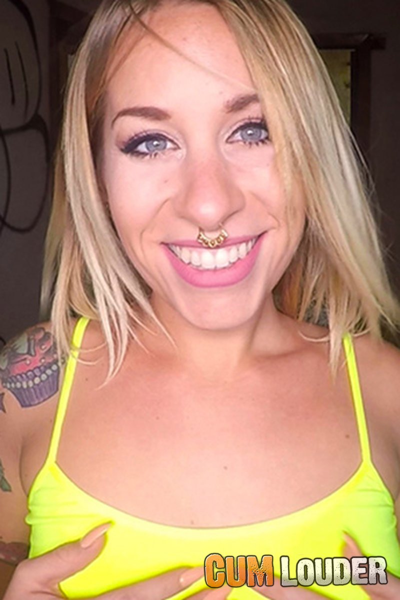 An Extremely Slutty Brat - Screenshot 1 of 4 - Big Dick