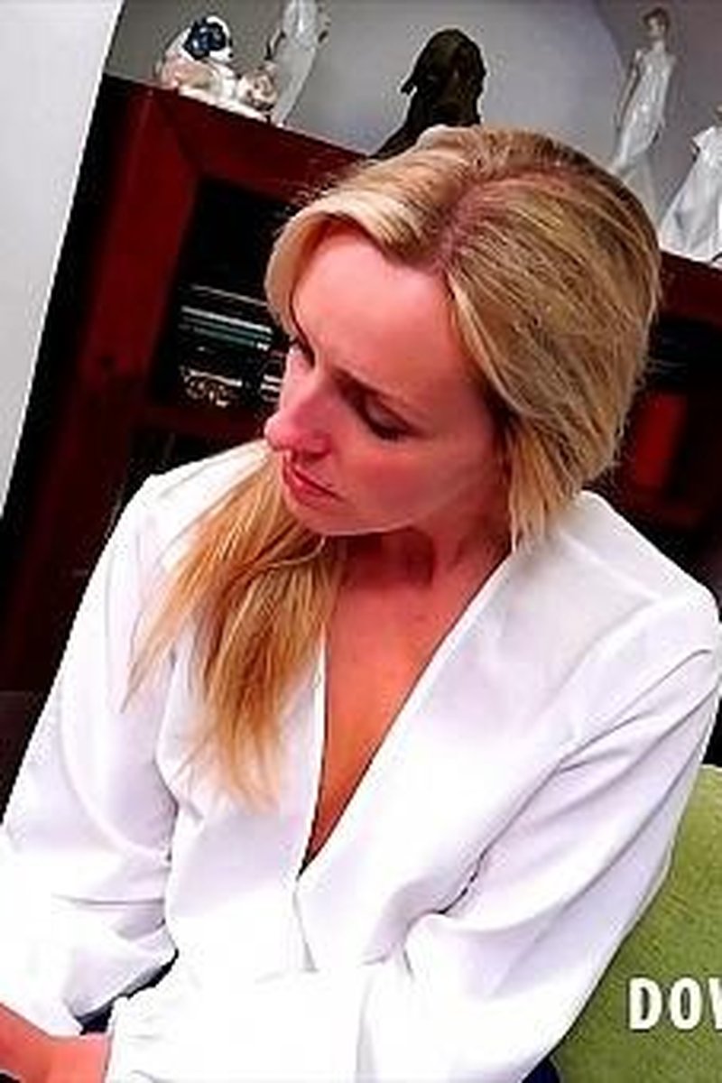 Toni - Screenshot 1 of 4 - Downblouse