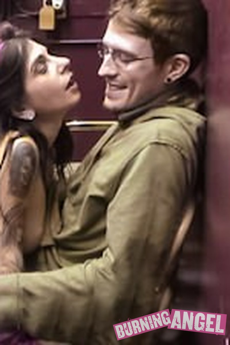 Dnothing Lap Dance - Screenshot 1 of 4 - Professional Production