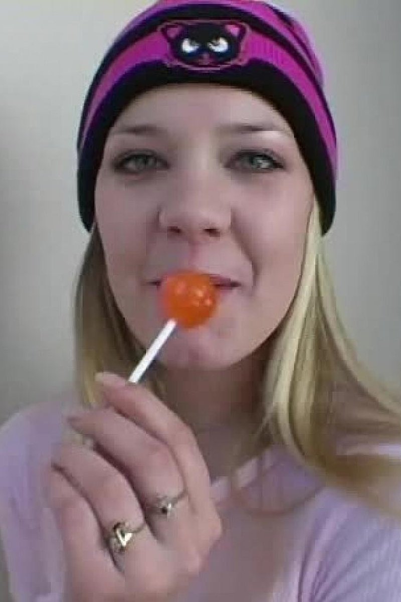 Instagirlfriends Candy 01 - Screenshot 1 of 4 - Striptease