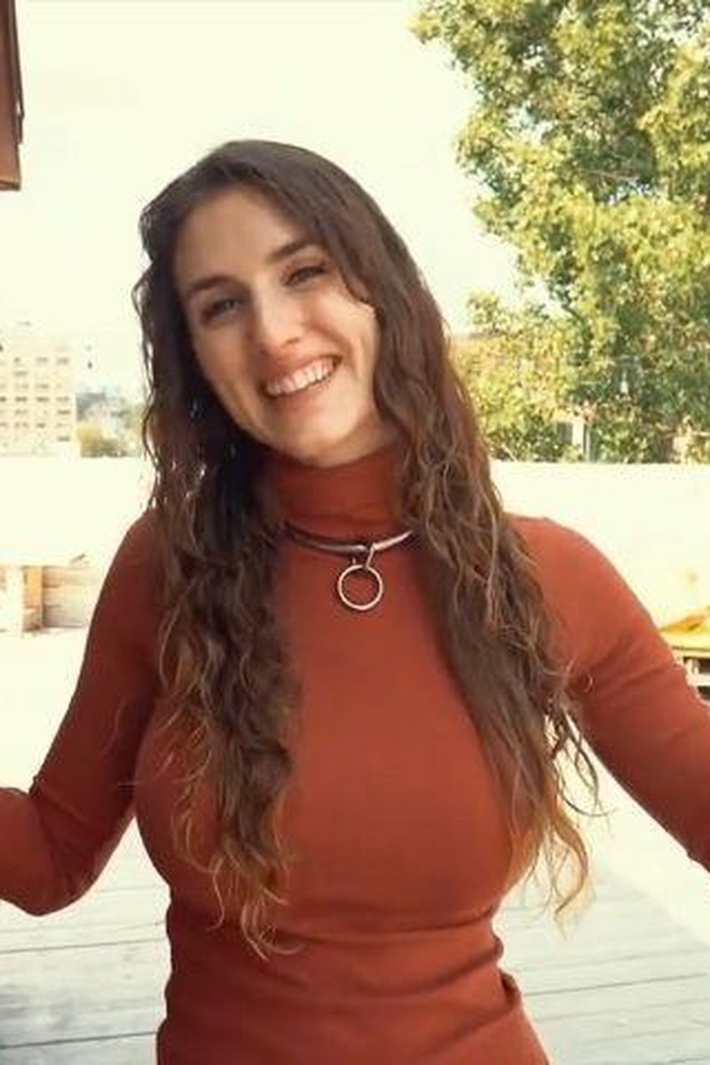 Tiny Vlog With Piper - Screenshot 1 of 4 - Brown Hair