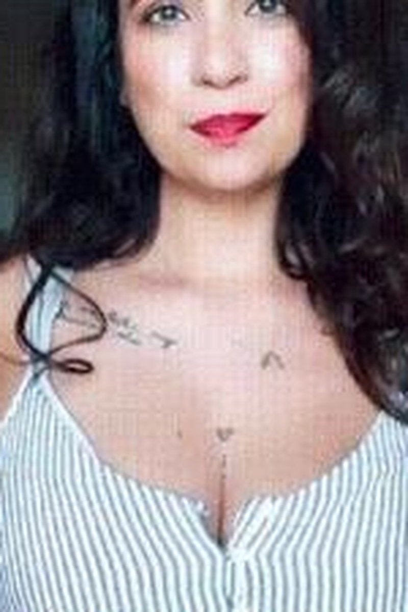 Cleavage Tease 3 - Screenshot 1 of 4 - Big Tits