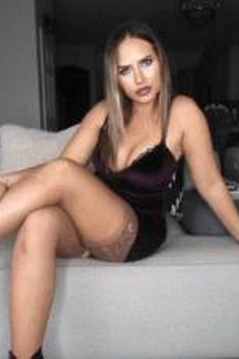 Tiny Tony SPH - Screenshot 1 of 4 - Femdom